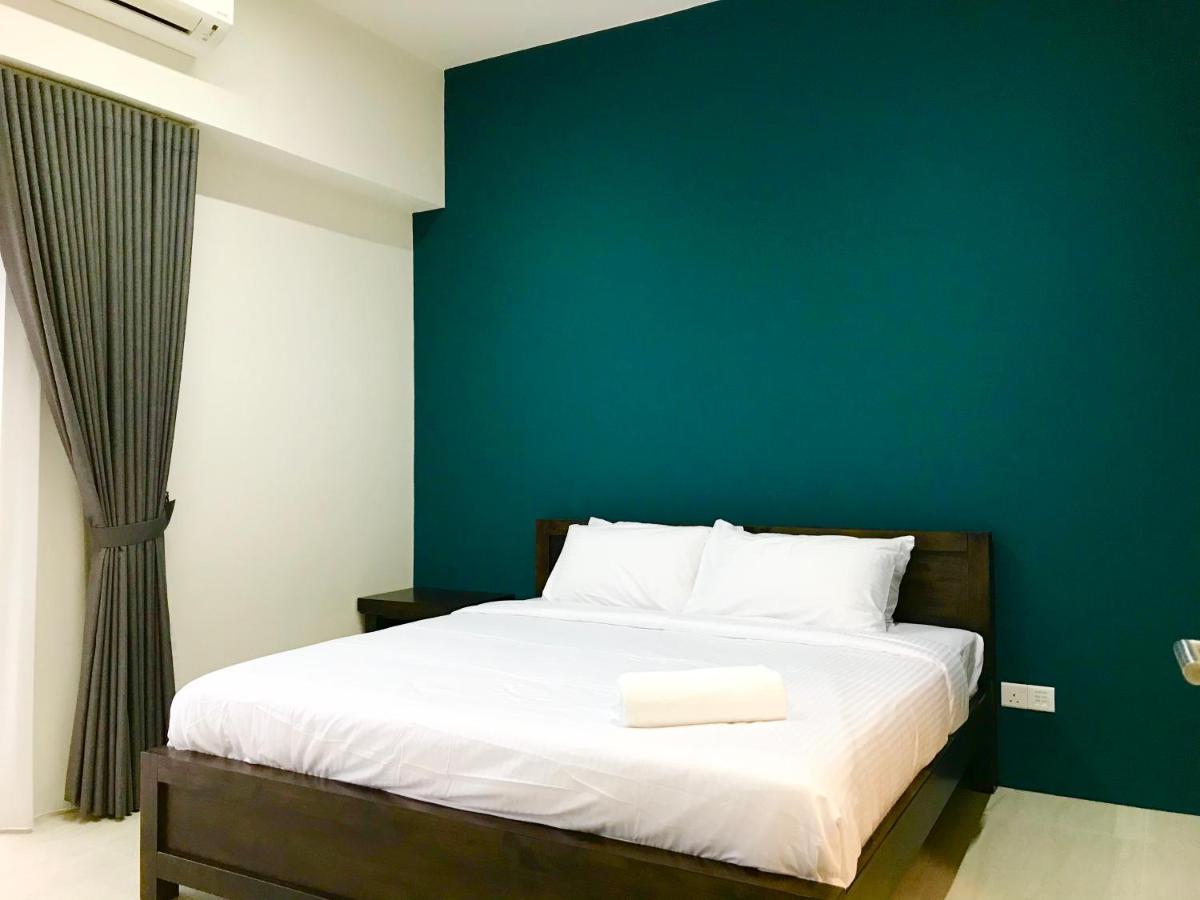 By The Beach - Luxury 2 Bedrooms Family Suite Batu Ferringhi Exterior foto