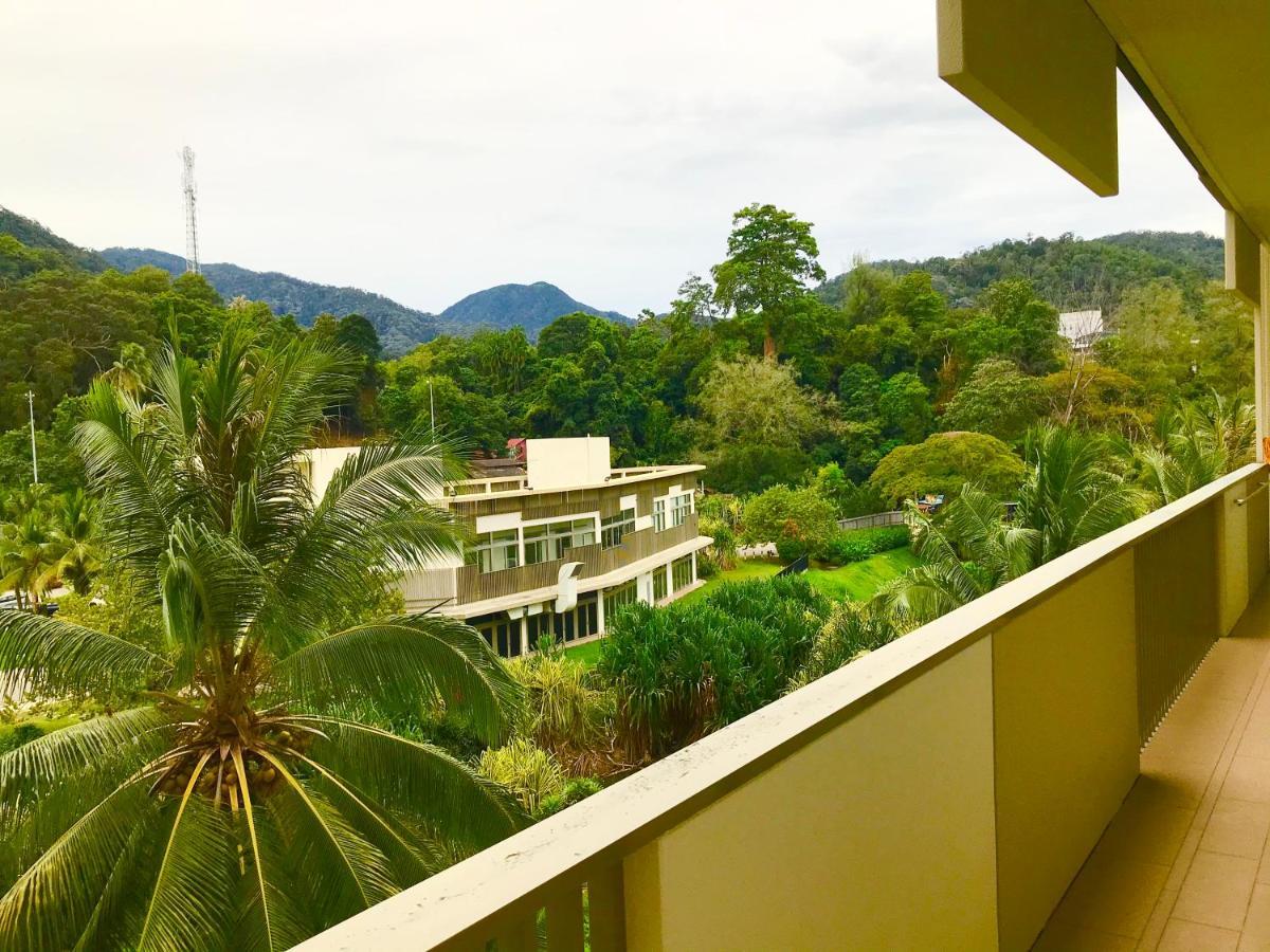 By The Beach - Luxury 2 Bedrooms Family Suite Batu Ferringhi Exterior foto